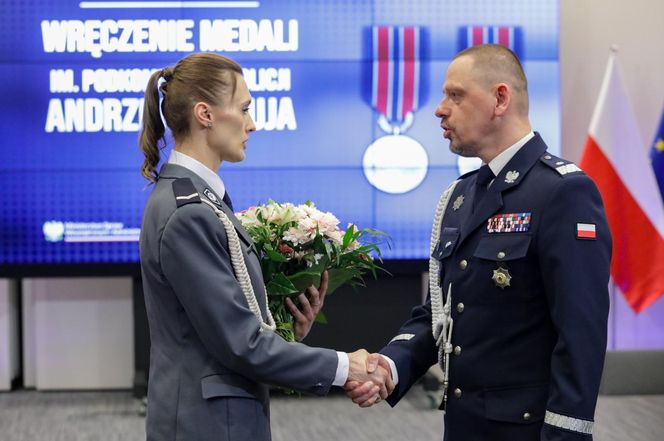 Z narażeniem życia ratowali innych. 81 policjantów odebrało medale 