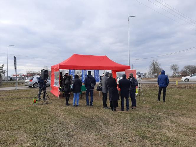 Podpisanie umowy na przebudowę skrzyżowania w Chojnach Młodych