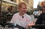 Ed Sheeran zwiedza Wrocław na rowerze. Fani przecierają oczy ze zdumienia!