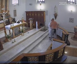 Półnagi mężczyzna przerwał mszę. Krzyczał, był agresywny