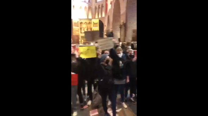 Poznań: Protestowali w katedrze! Interweniowała policja! [WIDEO]