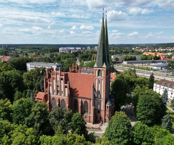 To jeden z najpiękniejszych kościołów w Olsztynie. Wybudowano go dla armii Cesarstwa Niemieckiego