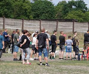 Piknik strzelecki w Bydgoszczy. Tłumy miłośników broni na strzelnicy garnizonowej [ZDJĘCIA]