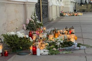 Społeczność UW pożegnała zaatakowaną pracowniczkę (8.05.2025)