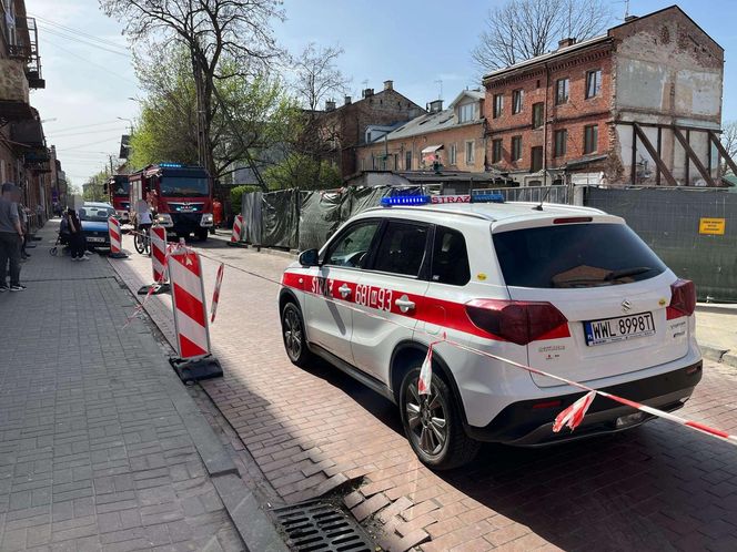 Katastrofa budowlana w Wołominie. Runęła część kamienicy. Koparka pod gruzami!