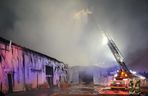 Potężny pożar parku trampolin we Włocławku