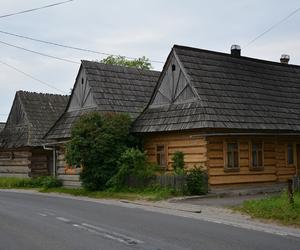 Nie tylko Zalipie. 9 urzekających polskich wsi - jedna z nich trafiła do powieści Olgi Tokarczuk