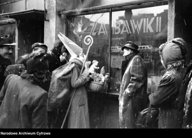 Mikołaj w Ogrodzie Saskim - między 1947 r. i 1950 r. 