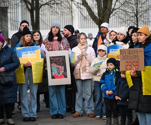 Demonstracja Trzy lata w obronie Ukrainy na pl. Solidarności