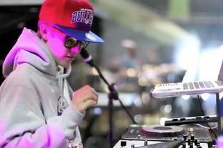 Justin Bieber DJ-em: FILMIK z wokalistą za mikserem. Zobaczcie, jak radzi sobie z klubowymi bitami [VIDEO]