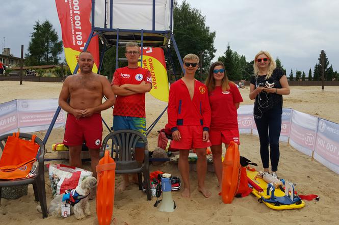 Bydgoska ekipa Eska Summer City na plaży w Pieczyskach
