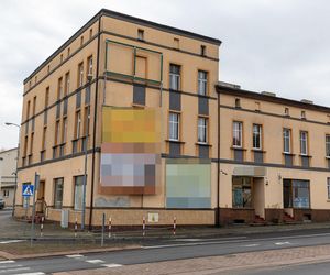 Ciało Adama znaleźli w mieszkaniu w Śremie. Obok była jego córeczka.