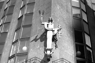 Budynek Towarzystwa Ubezpieczeniowego Feniks w Krakowie. Rzeźba Higiei