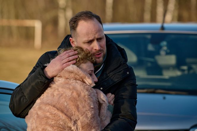 Na Wspólnej odc. 4006: Beata (Katarzyna Ptasińska), Paweł (Grzegorz Kwiecień)