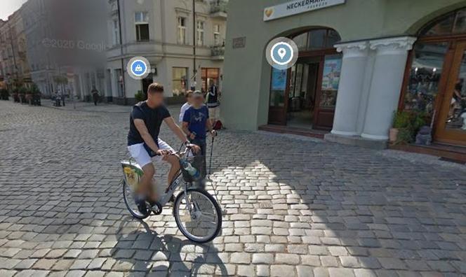 Mieszkańcy Kalisza na zdjęciach z Google Street View. Rozpoznajesz kogoś? [GALERIA] 