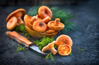 Rydze w pomidorach: przepis na rydze