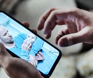 Pierwsza miłość odc. 4077. Janek (Maciej Mikołajczyk) i jego córka Pola