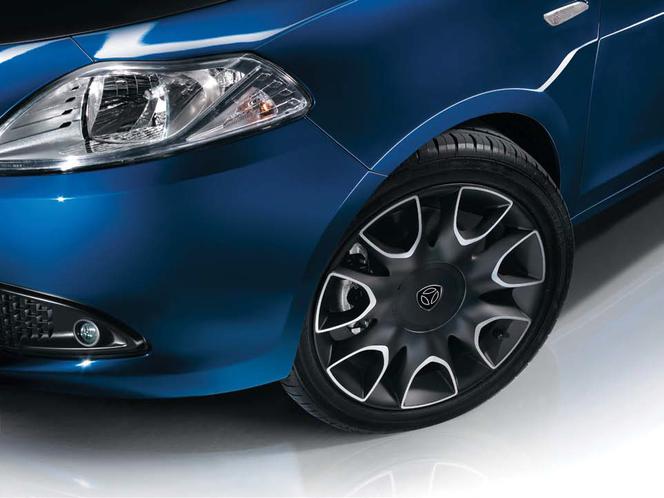 Lancia Ypsilon MOMODESIGN