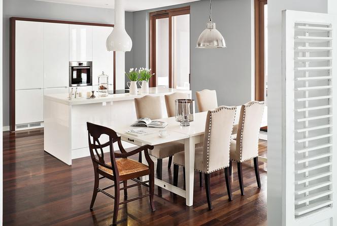 Loft sentymentalny. Duże mieszkanie urządzone wygodnie i klasycznie