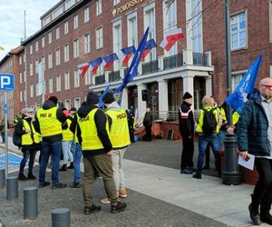 Protest służb mundurowych w Gdańsku! Na miejscu kilkuset funkcjonariuszy z Pomorza 