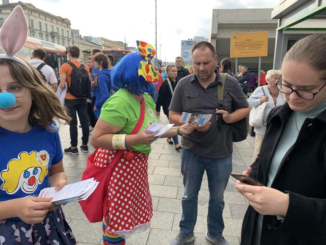 Dr Clown zaraża śmiechem w Światowym Dniu Uśmiechu