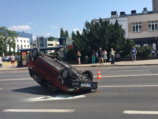 Dachowanie obok ronda Jagiellonów w Bydgoszczy [ZDJĘCIA]