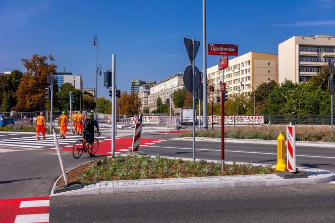 Efekty remontu pl. Na Rozdrożu w Warszawie