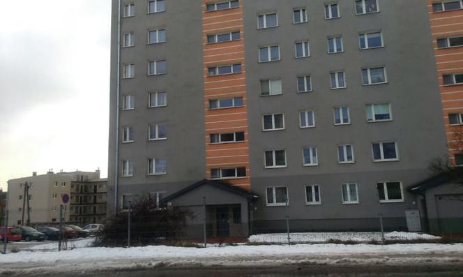Martwa kobieta w mieszkaniu, jej mąż wyskoczył z balkonu na oczach policji! Horror w Kielcach
