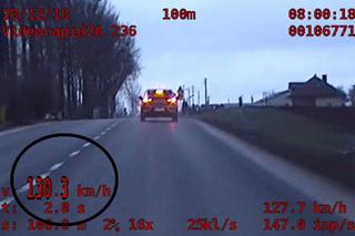 Kierowca jechał w terenie zabudowanym 130 km/h! Jego rajd nagrali policjanci ze Żnina! [WIDEO]