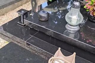 Złodziej na grobie syna Sylwii Peretti. Szok, co zabrał!