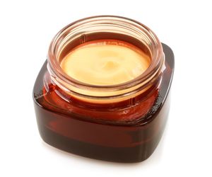 Lanolina: właściwości i zastosowanie. Gdzie kupić lanolinę kosmetyczną?