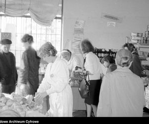 Quiz. Tych produktów nie było w sklepach w PRL-u. Co było rzeczywistością, a co marzeniem? Sprawdź swoją wiedzę!