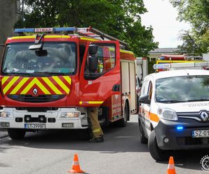Pożar i wybuchy w mieszkaniu bloku w Tychach