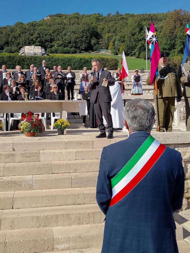 Cassino. Msza Święta na polskim cmentarzu wojennym