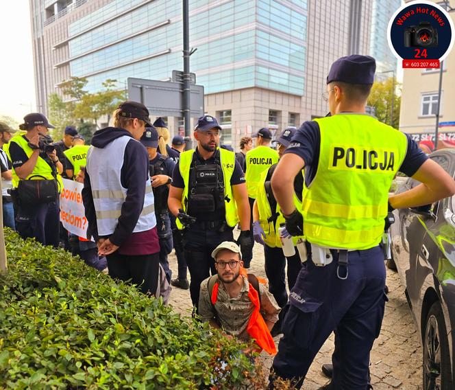 Ostatnie Pokolenie sparaliżowało centrum Warszawy