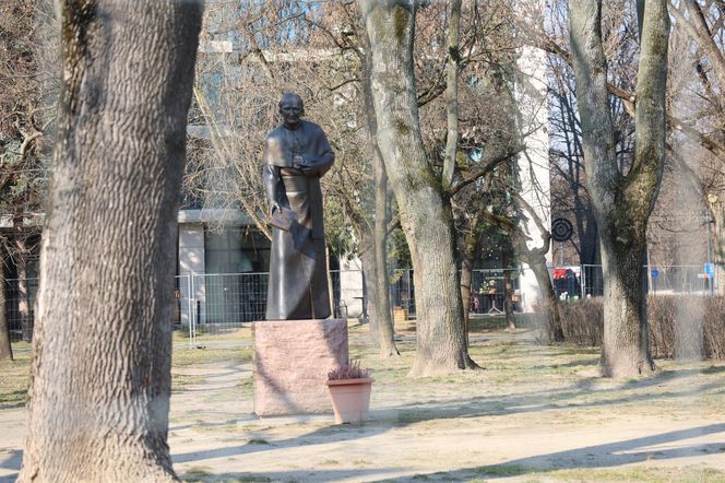 Skwer im. abp Życińskiego zmienia swoje oblicze