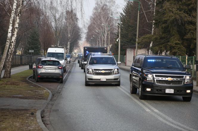 Śmigłowiec Black Hawk nad Krakowem i dziesiątki radiowozów na ulicach. Co się stało?