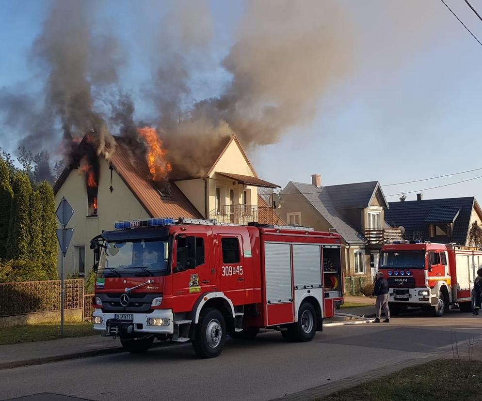 Pożar domu w Wasilkowie. 5-cio osobowa rodzina straciła dach nad głową