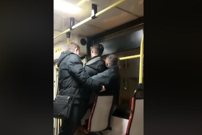 Bytom: DANTEJSKIE SCENY w tramwaju! BITWA między pasażerem i kontrolerami [ZDJĘCIA]