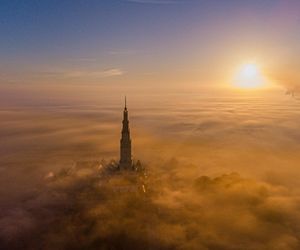 Jasna Góra jak samotny okręt we mgle. Wyjątkowe zdjęcia