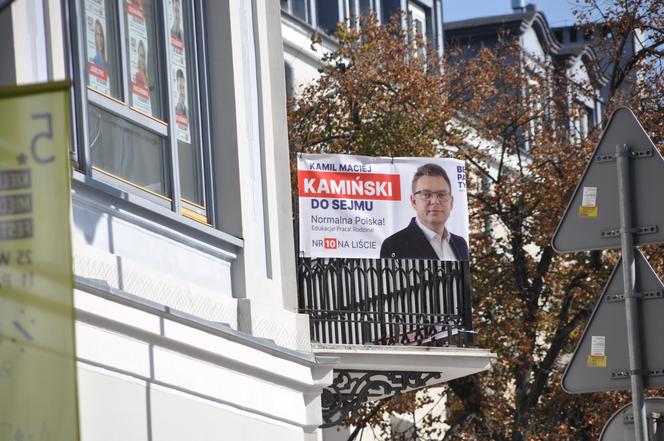 Kampania wyborcza w Kielcach. W śródmieściu najwięcej plakatów kandydatów do Sejmu i Senatu