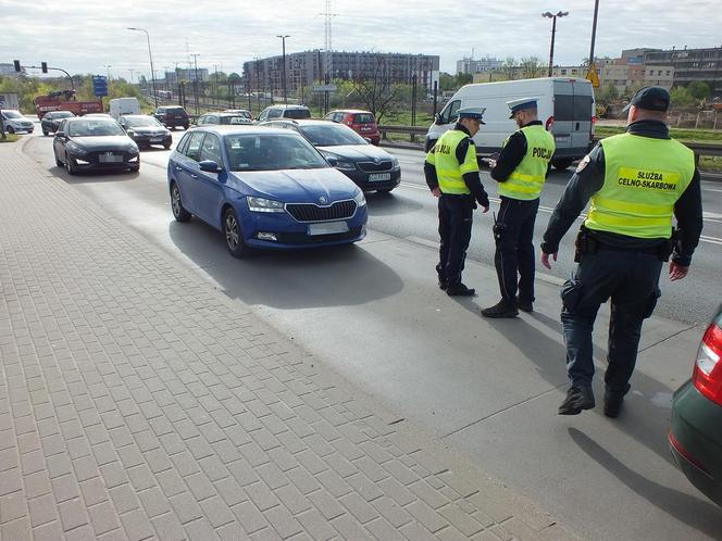 Naćpany taksówkarz woził pasażerów! Zdębieli, gdy zajrzeli do jego bagażnika