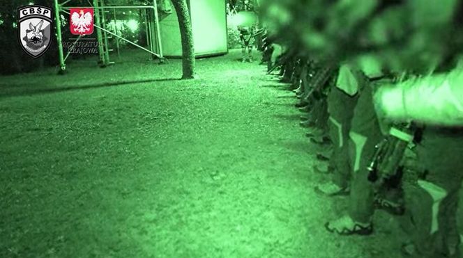 CBŚP rozbiło niebezpieczny gang z PIaseczna. 13 osób zatrzymanych