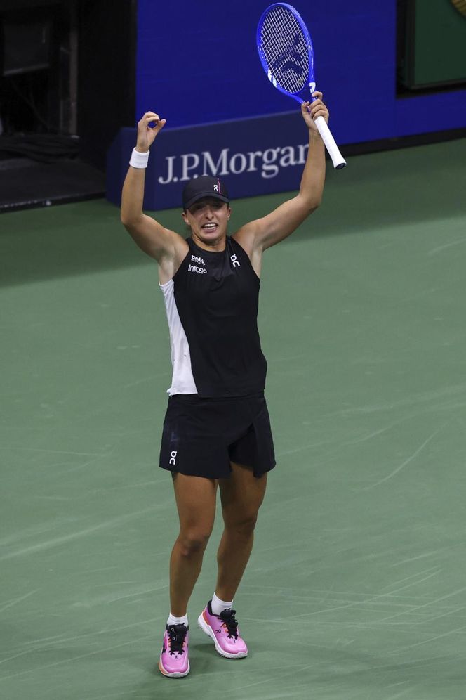 Iga Świątek w 1/8 finału US Open. Trudny mecz i awans Polki po zaciętej walce z Kalinską