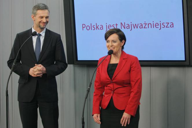 Asystenci posłów PiS wtargnęli na konferencję PJN - Paweł Poncyliusz i Joanna Kluzik-Rostkowska 