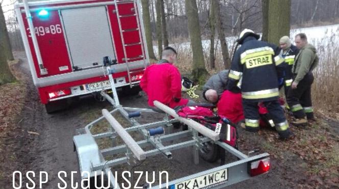 Pod psem załamał się lód! DRAMATYCZNA walka o życie pod Kaliszem [ZDJĘCIA] 