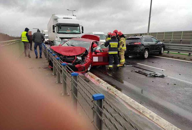 Karambol 5 samochodów na Kleeberga zablokował trasę Białystok - Ełk