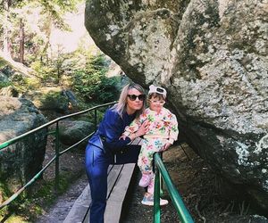 Pani Monika adoptowała niepełnosprawną Natalkę. „Moje życie jest tysiąc raz trudniejsze, a jednocześnie milion razy szczęśliwsze”