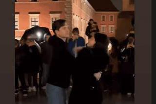 Roksana Węgiel tańczy w ścisłym cetrum Warszawy