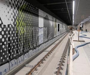 Metro na Bródnie coraz bliżej, już dekorują nowe stacje. Są prawie gotowe